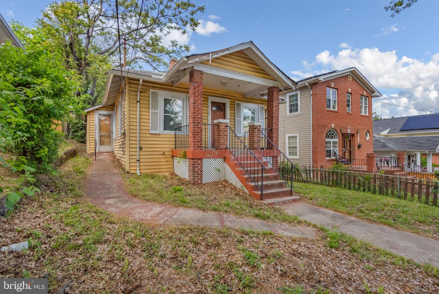 4530 Dix St Ne Property Photo 2
