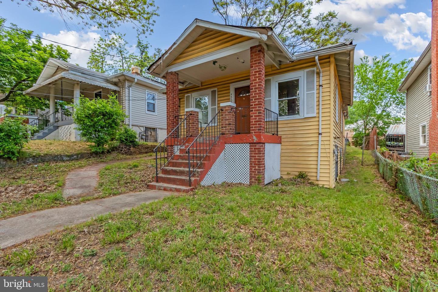 4530 Dix St Ne Property Photo 3