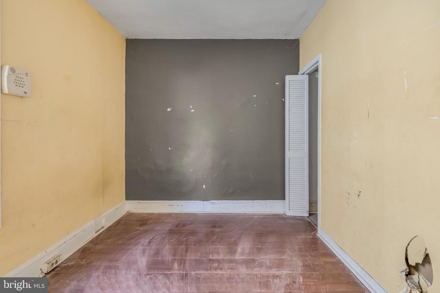 4530 Dix St Ne Property Photo 9