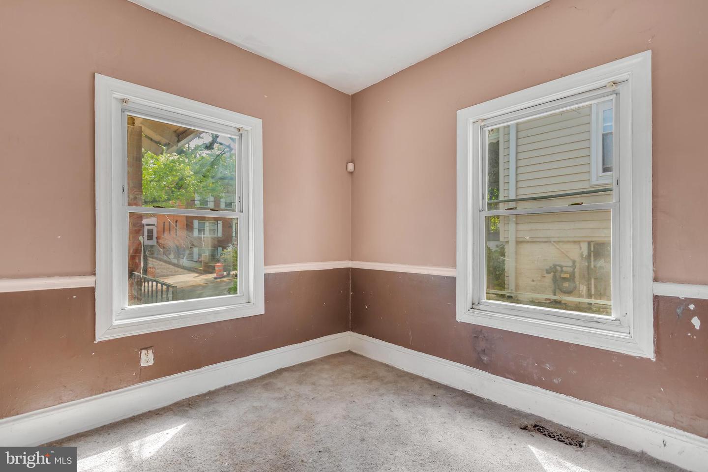 4530 Dix St Ne Property Photo 11