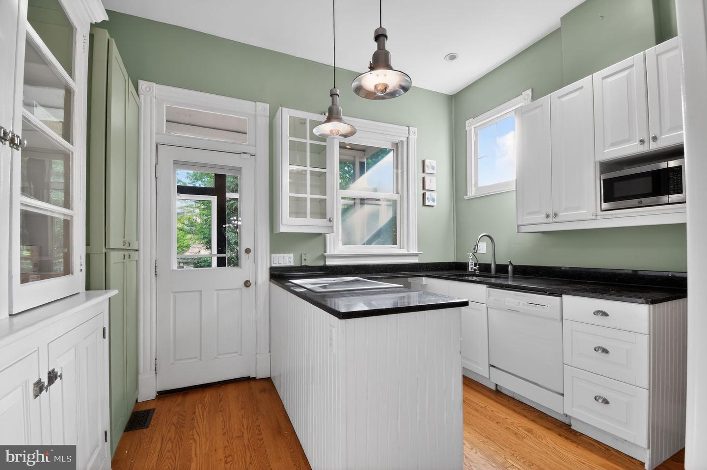 1319 Massachusetts Se Property Photo 4