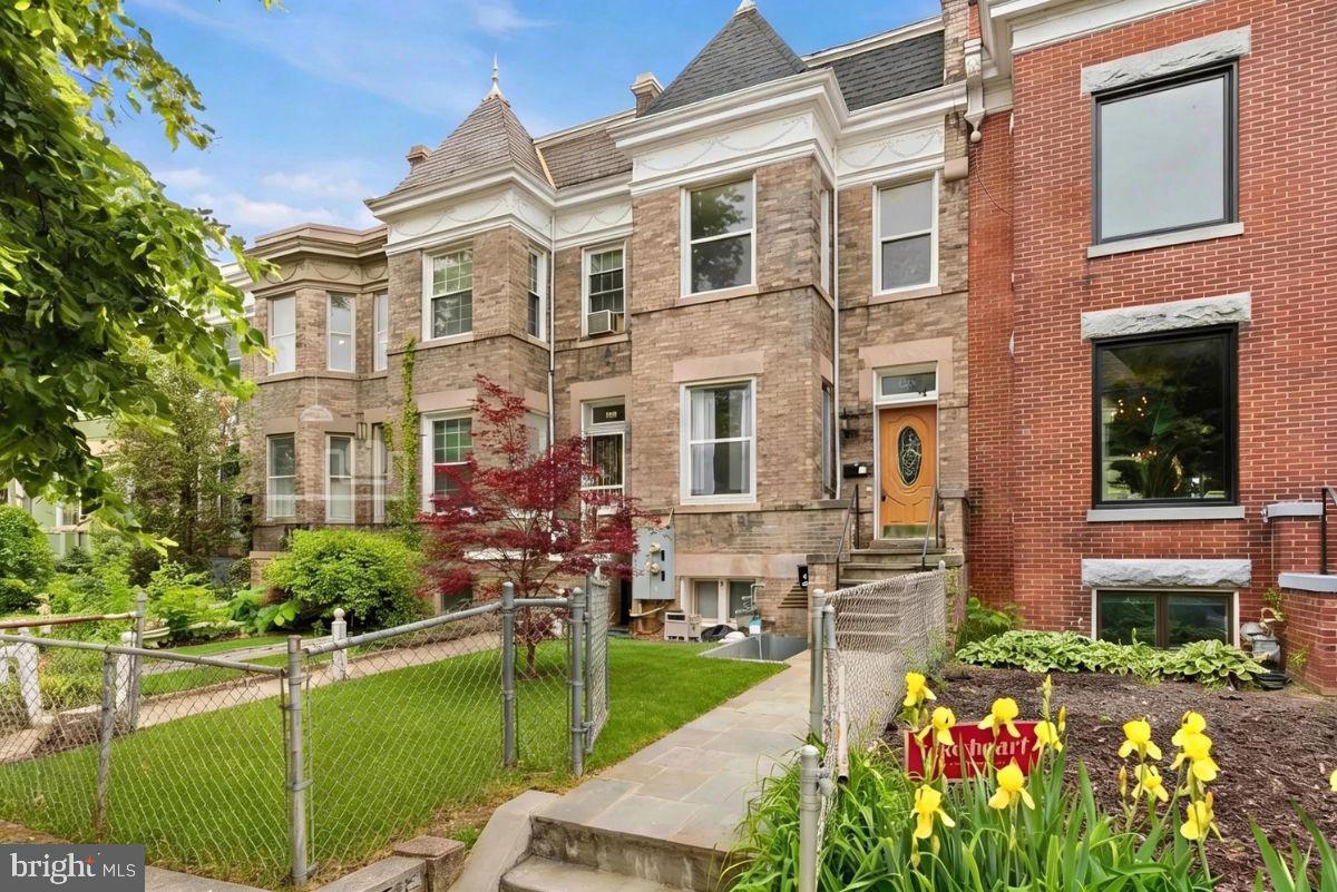 131 R St Ne #a Property Photo 1
