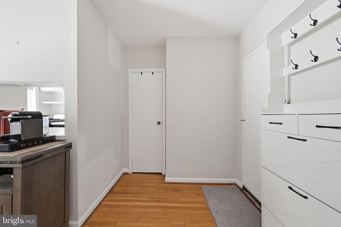 117 E St Se #302 Property Photo 4