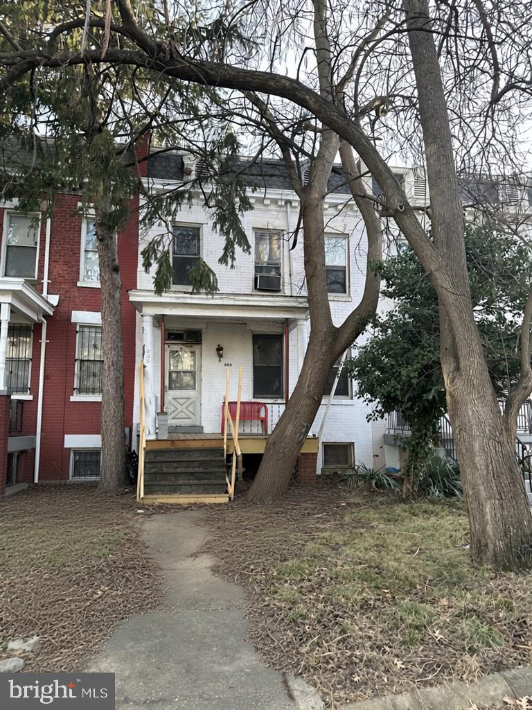 606 KENYON ST NW Property Photo 1