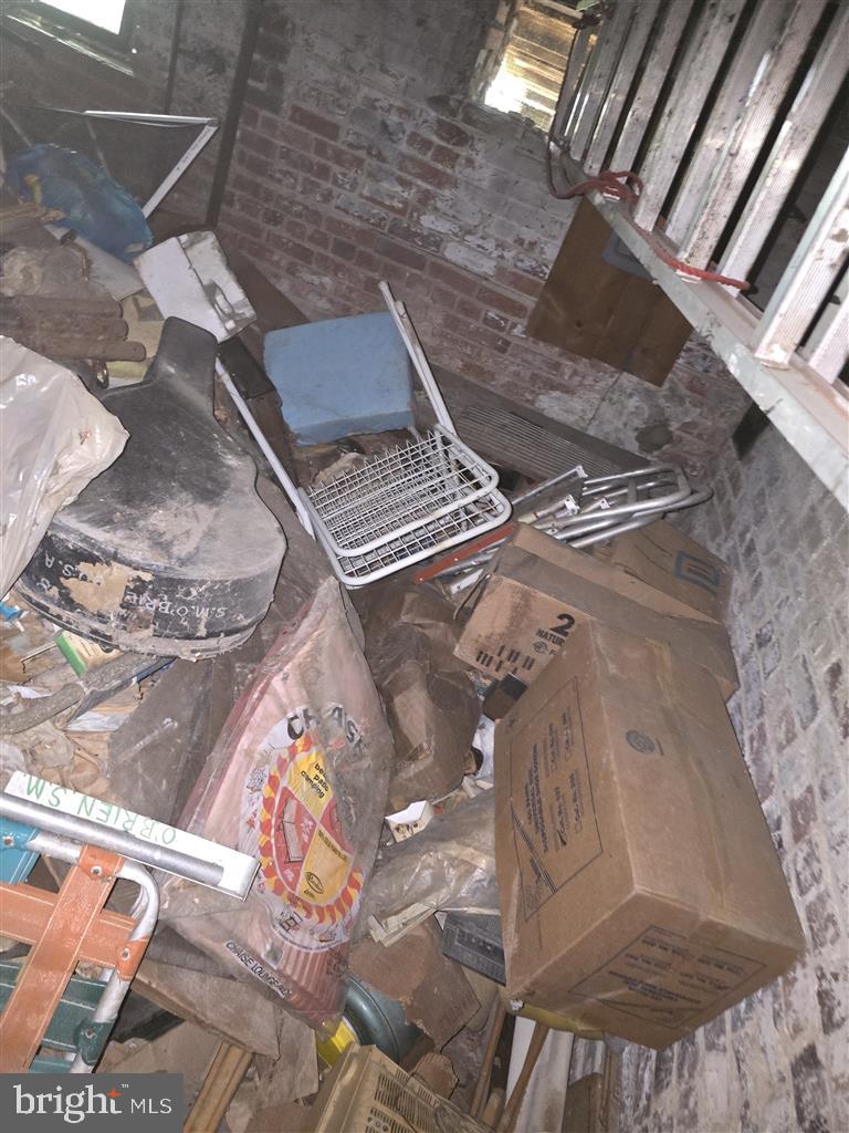 606 Kenyon St Nw Property Photo 5
