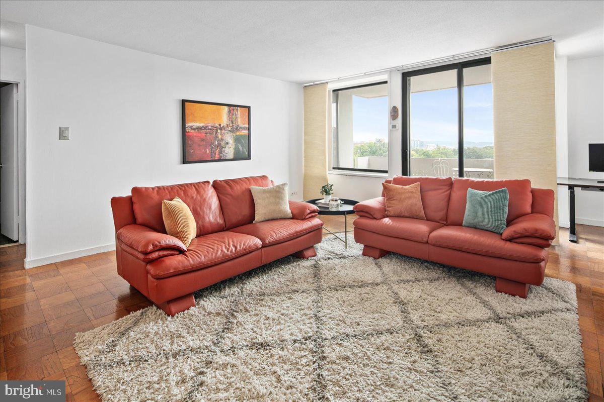 1245 4th St Sw #e707 Property Photo 3
