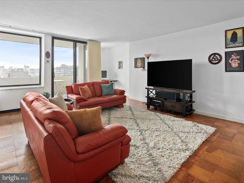 1245 4th St Sw #e707 Property Photo 5