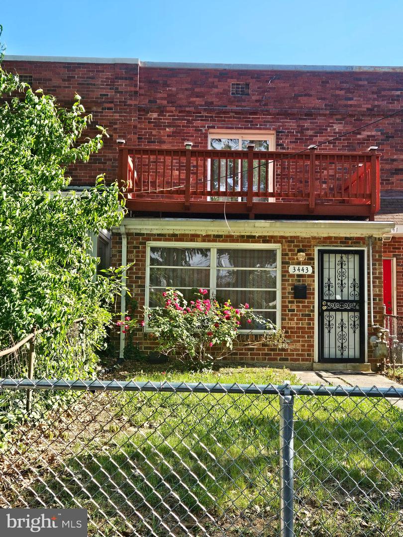 3443 CLAY ST NE Property Photo 1