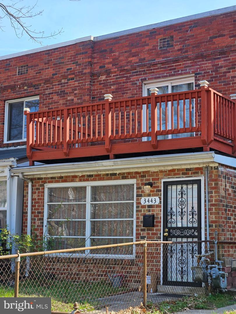 3443 Clay St Ne Property Photo 2