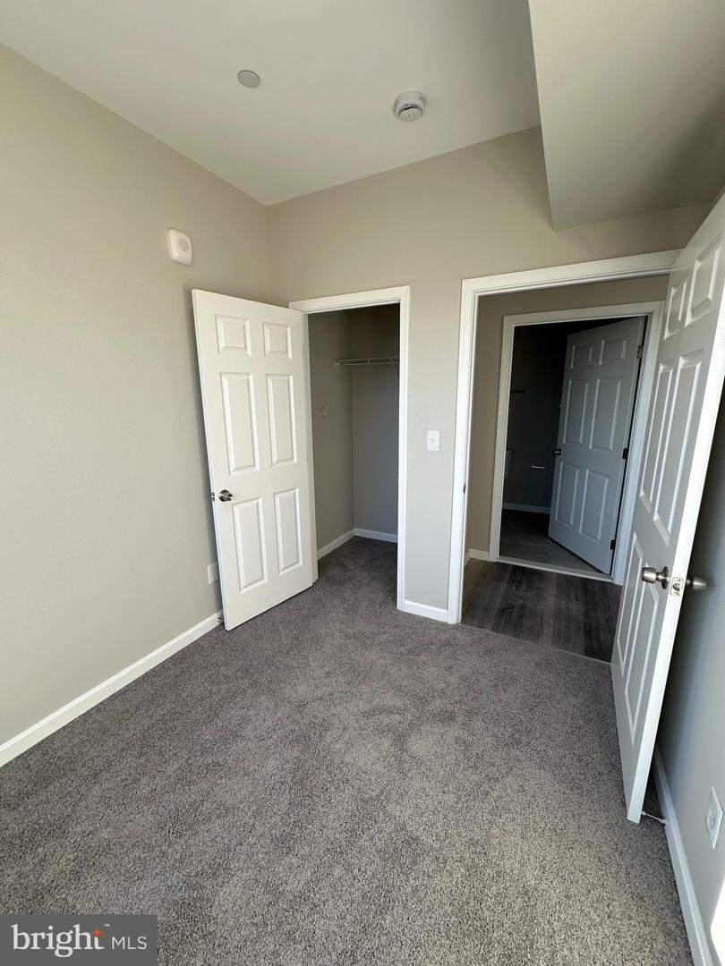 1812 H Pl Ne #202 Property Photo 8