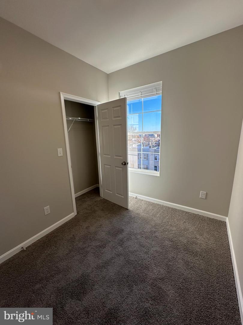 1812 H Pl Ne #202 Property Photo 10