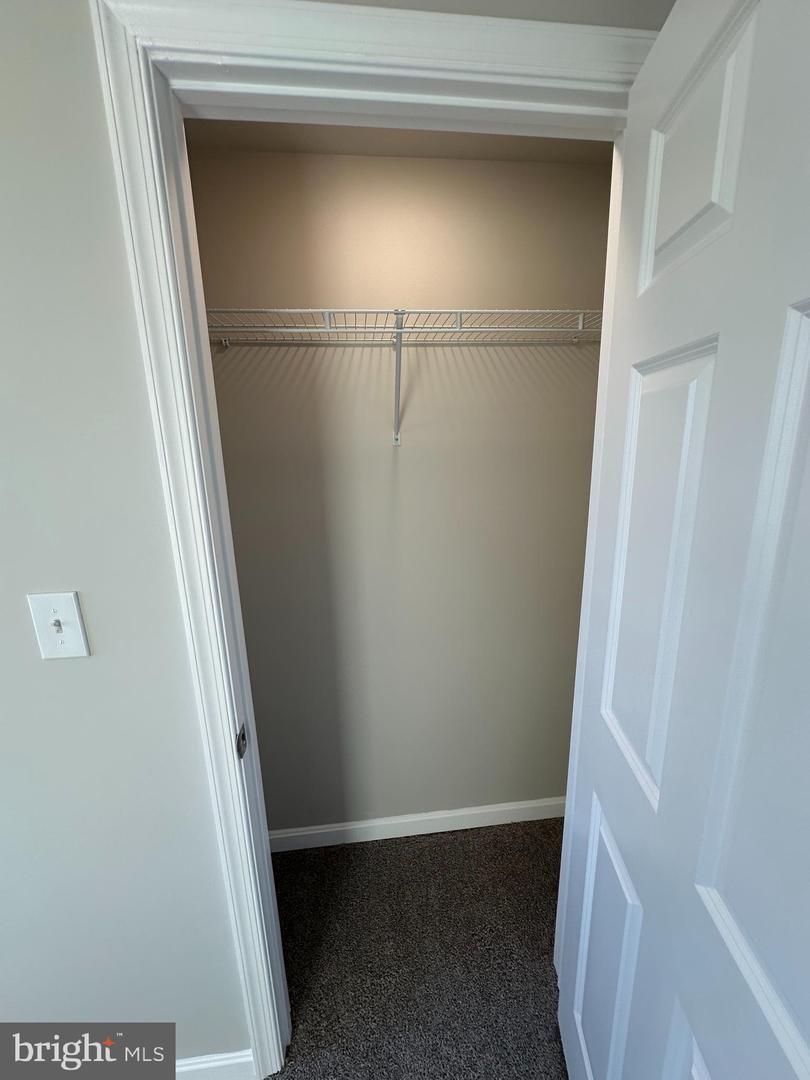 1812 H Pl Ne #202 Property Photo 13
