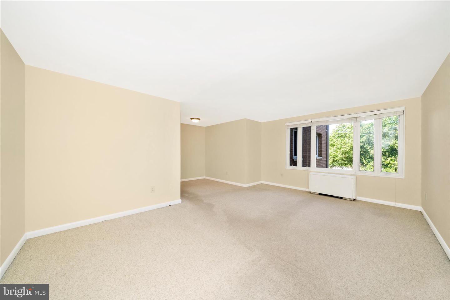 2400 Nw 41st St Nw #403 Property Photo 5