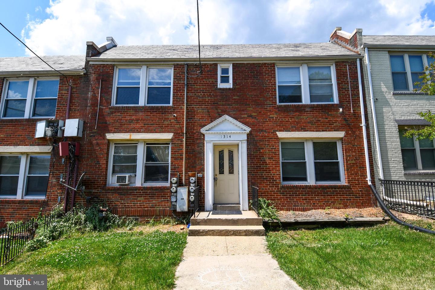 1314 DOWNING PL NE #2 Property Photo 1