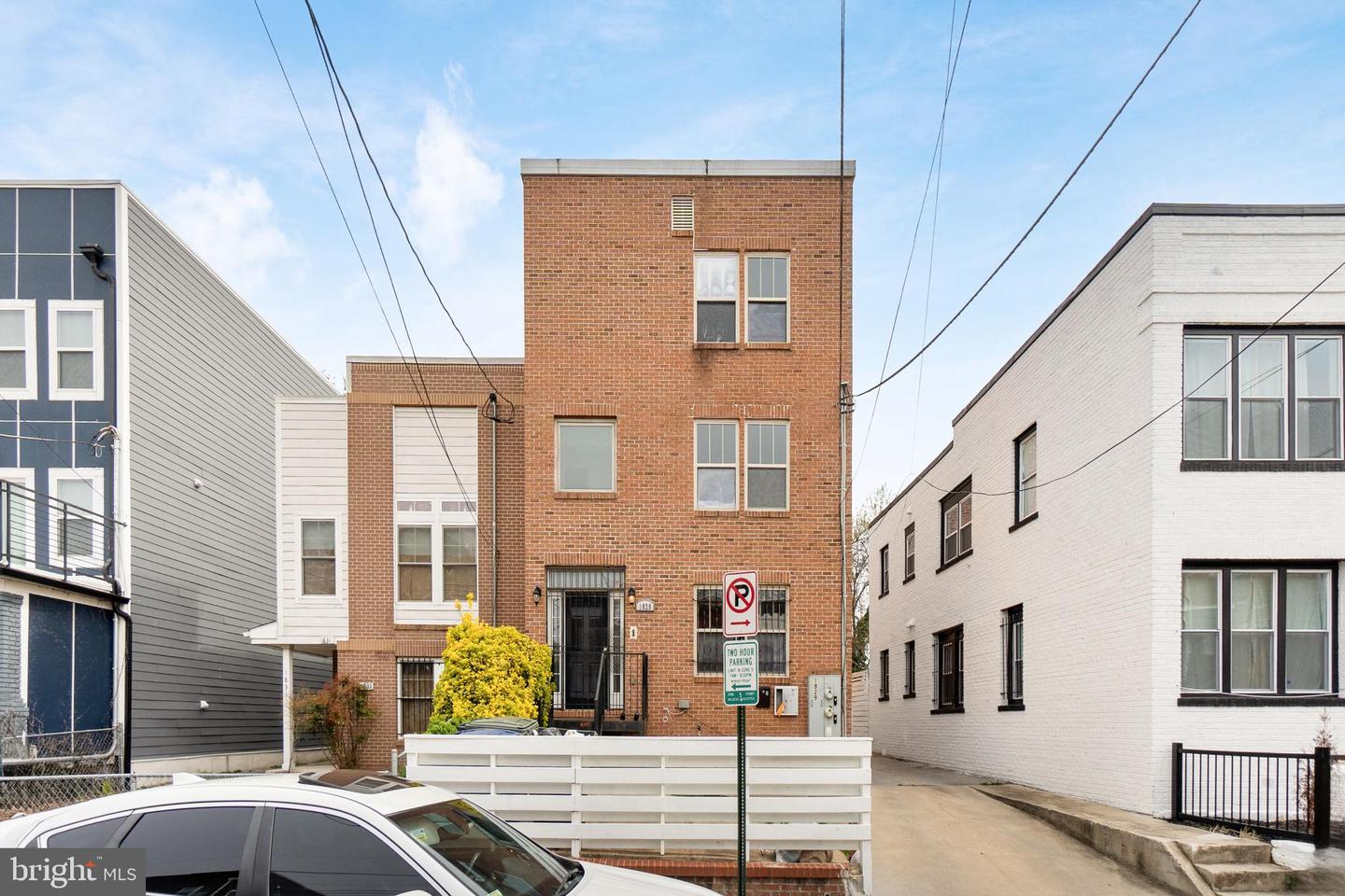 1829 PROVIDENCE ST NE #UNIT B Property Photo 1