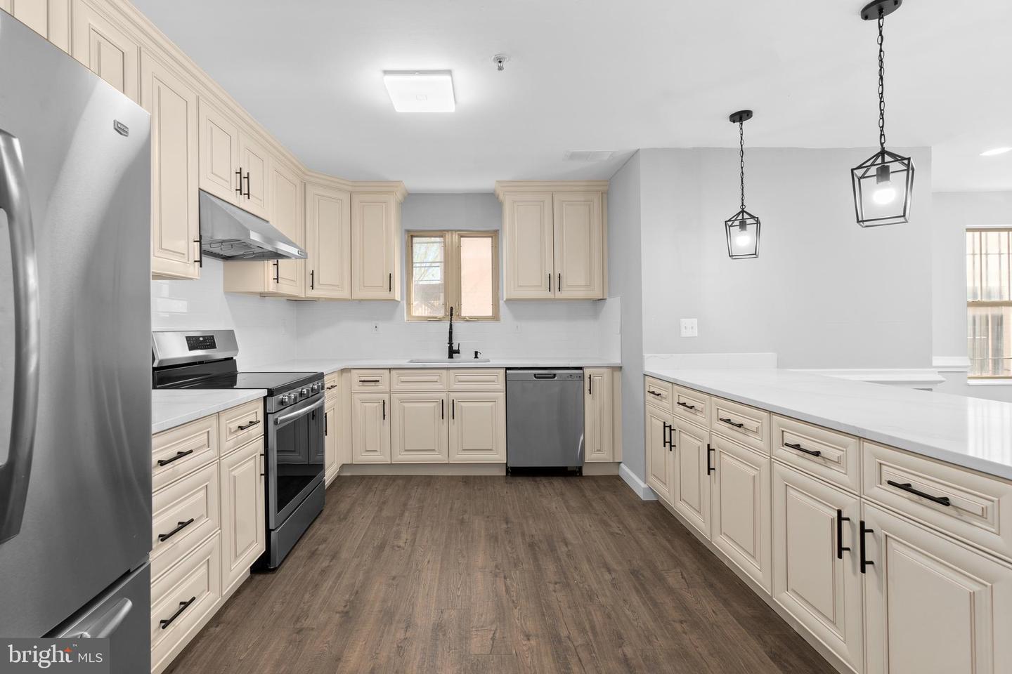 1829 Providence St Ne #unit B Property Photo 12