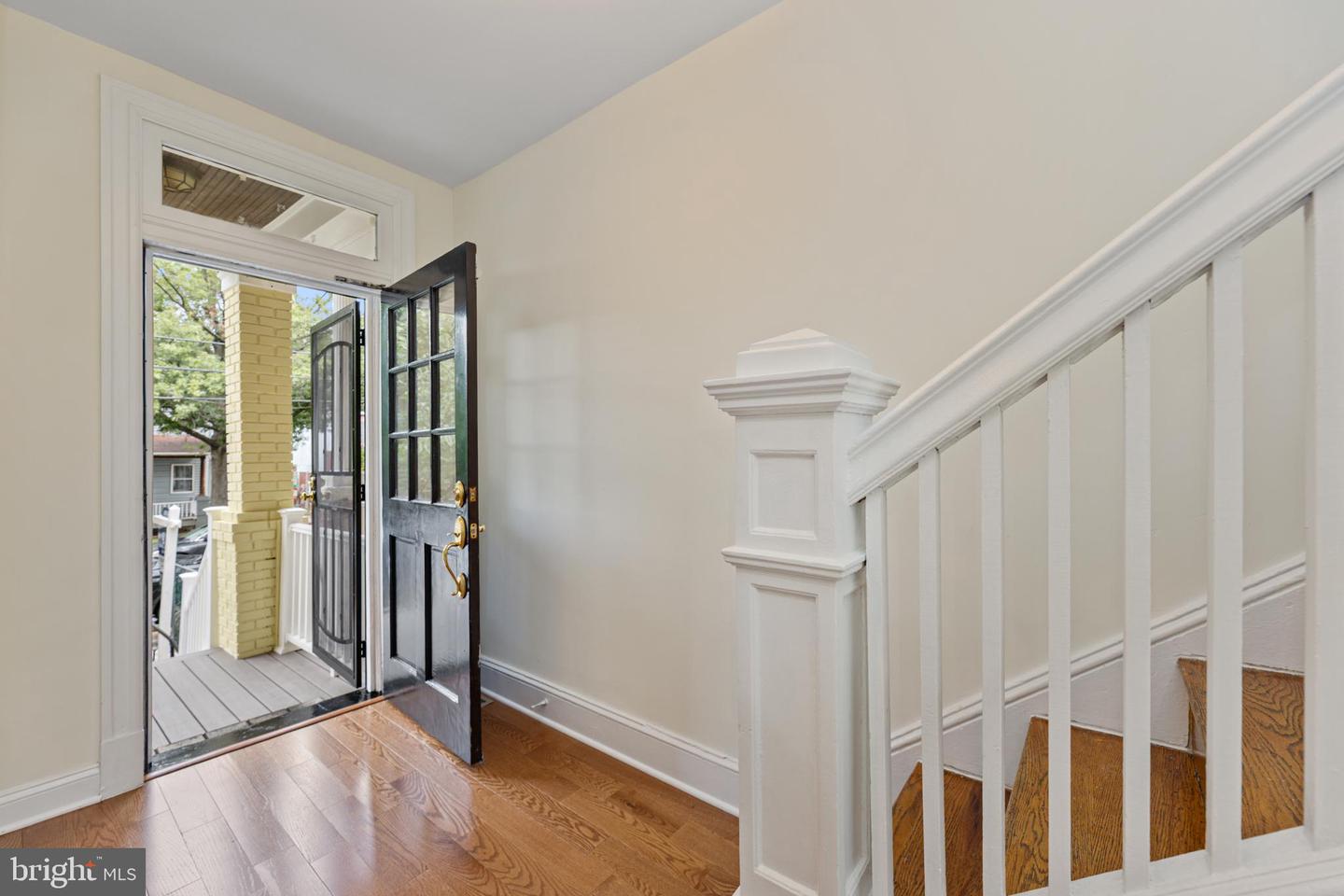 916 Shepherd St Nw Property Photo 6
