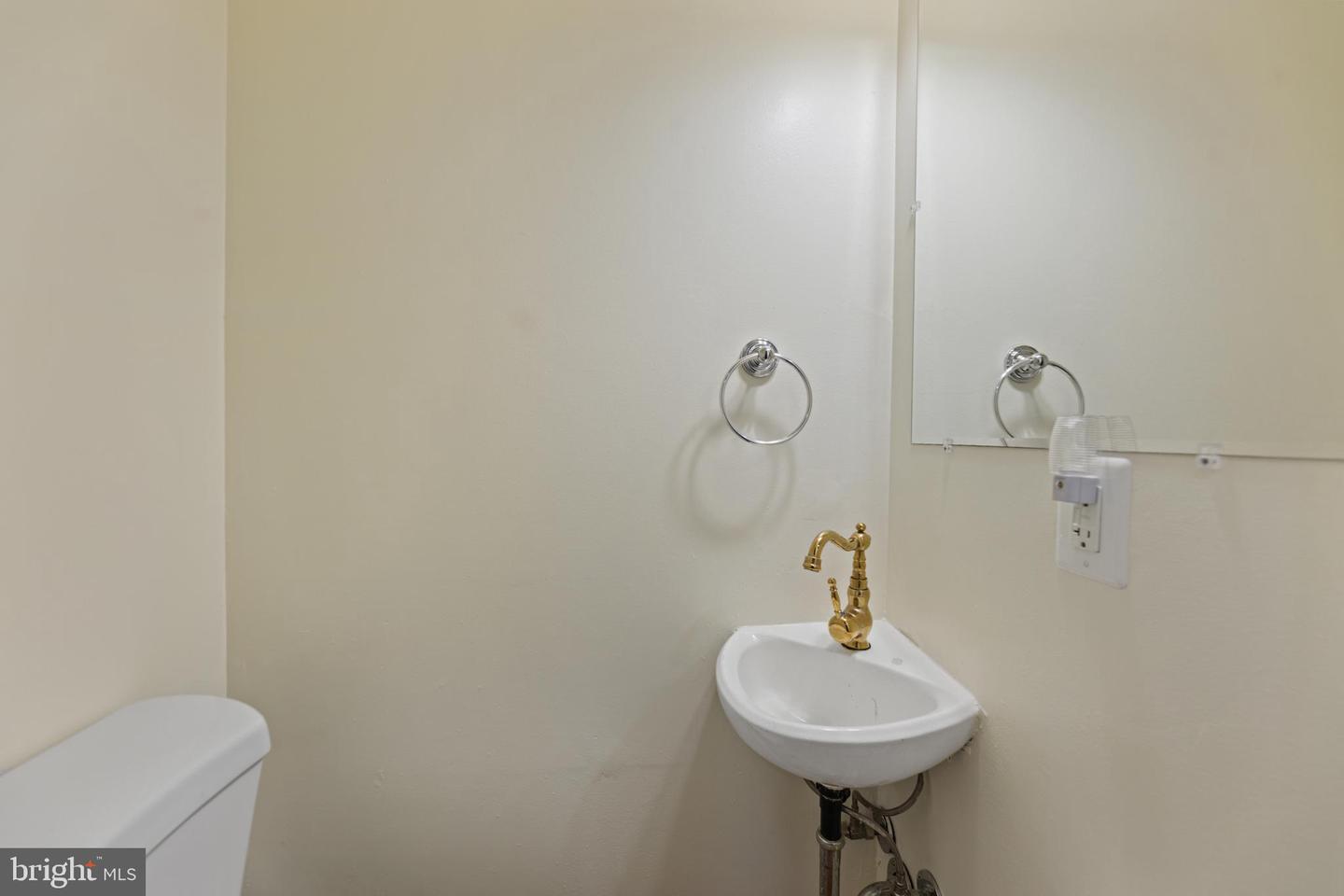 916 Shepherd St Nw Property Photo 12