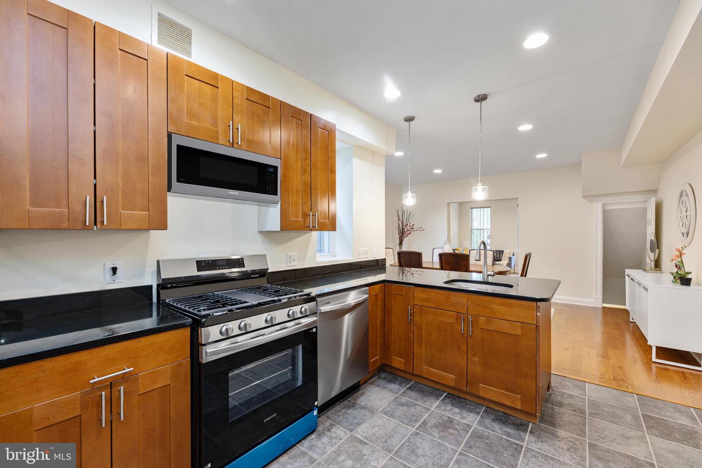 916 Shepherd St Nw Property Photo 16