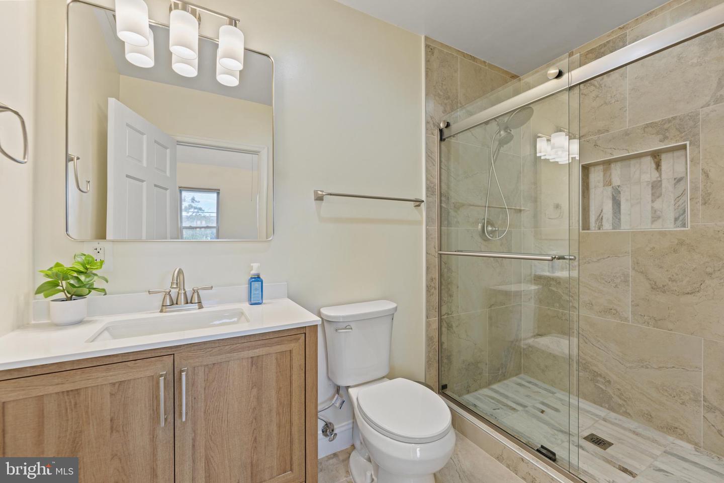 916 Shepherd St Nw Property Photo 25