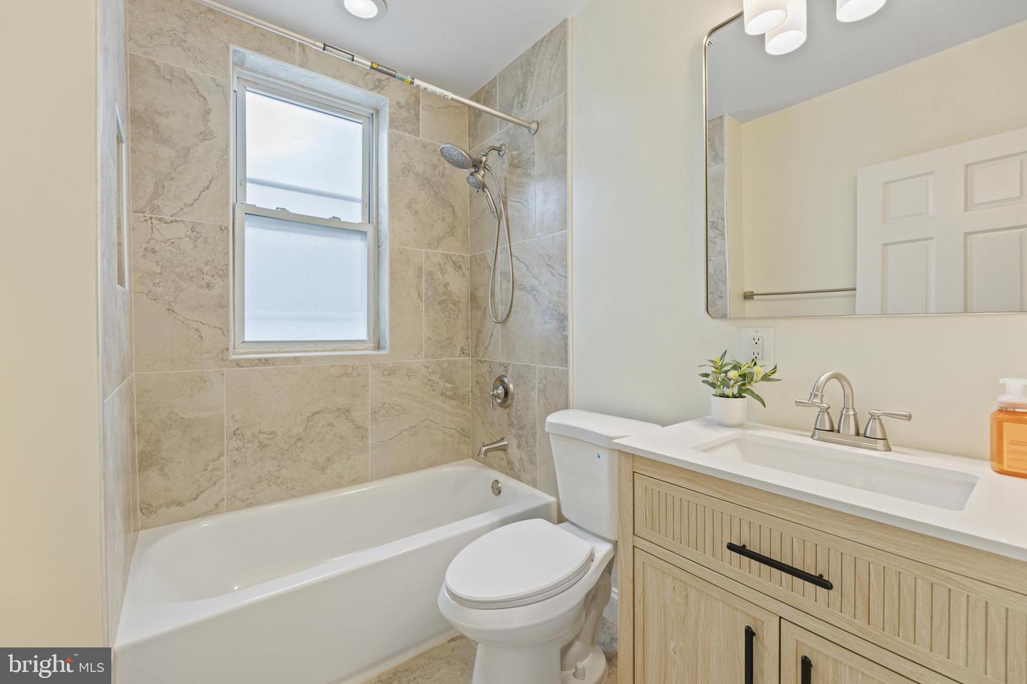 916 Shepherd St Nw Property Photo 29