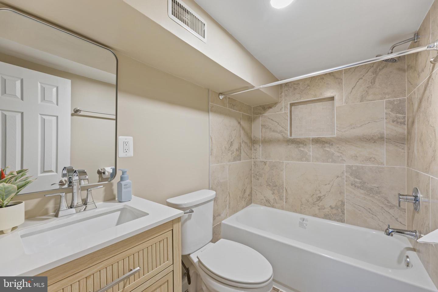 916 Shepherd St Nw Property Photo 45