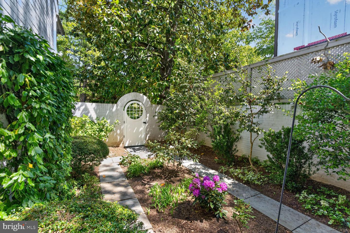 2260 48th St Nw Property Photo 5