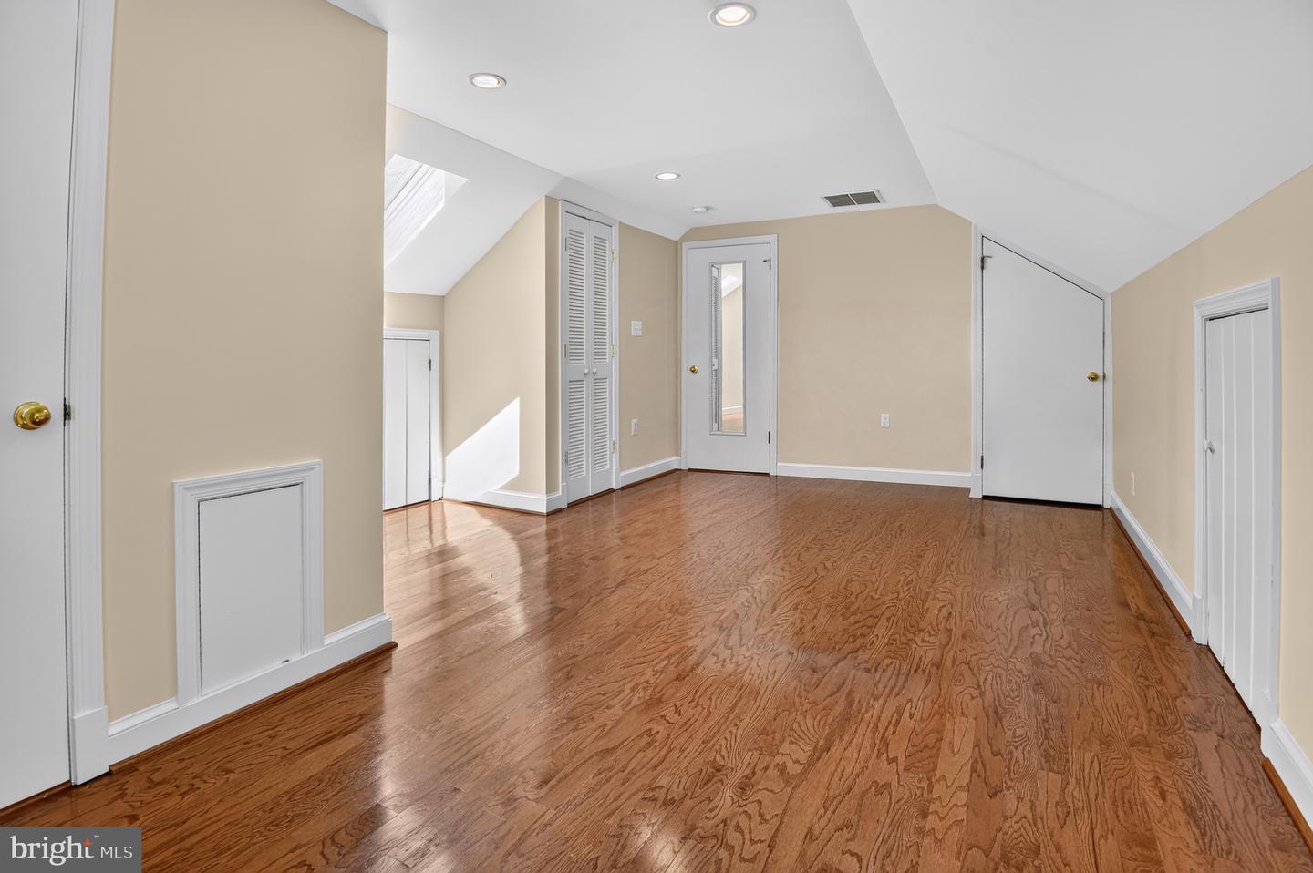 2260 48th St Nw Property Photo 43