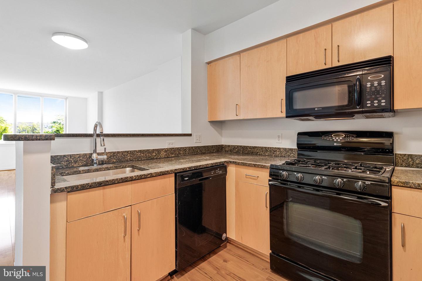 1000 New Jersey Ave Se #321 Property Photo 9