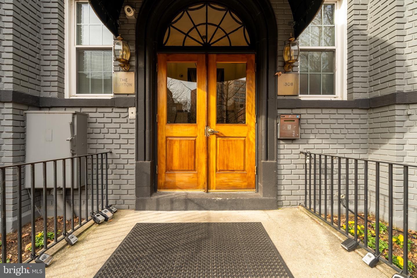1308 21st St Nw #b1 Property Photo 3