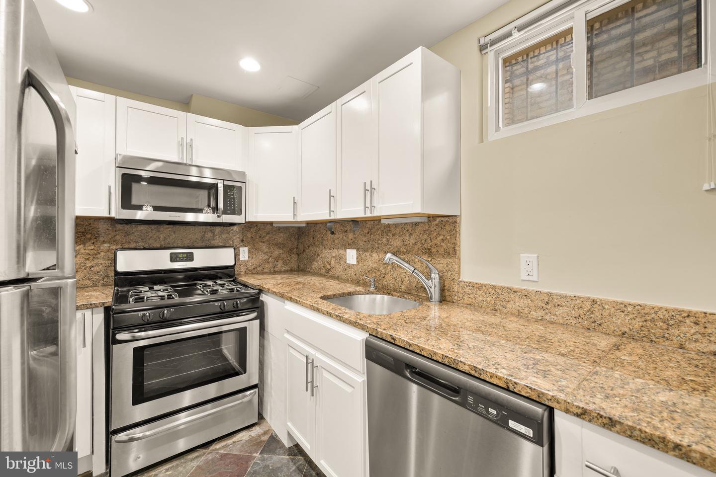 1308 21st St Nw #b1 Property Photo 4