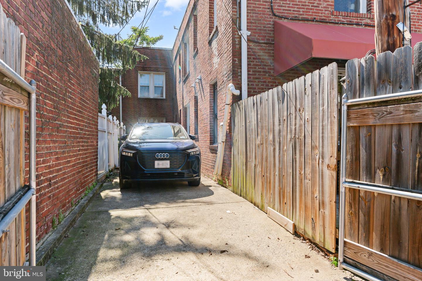 1929 1st St Nw #t3 Property Photo 3