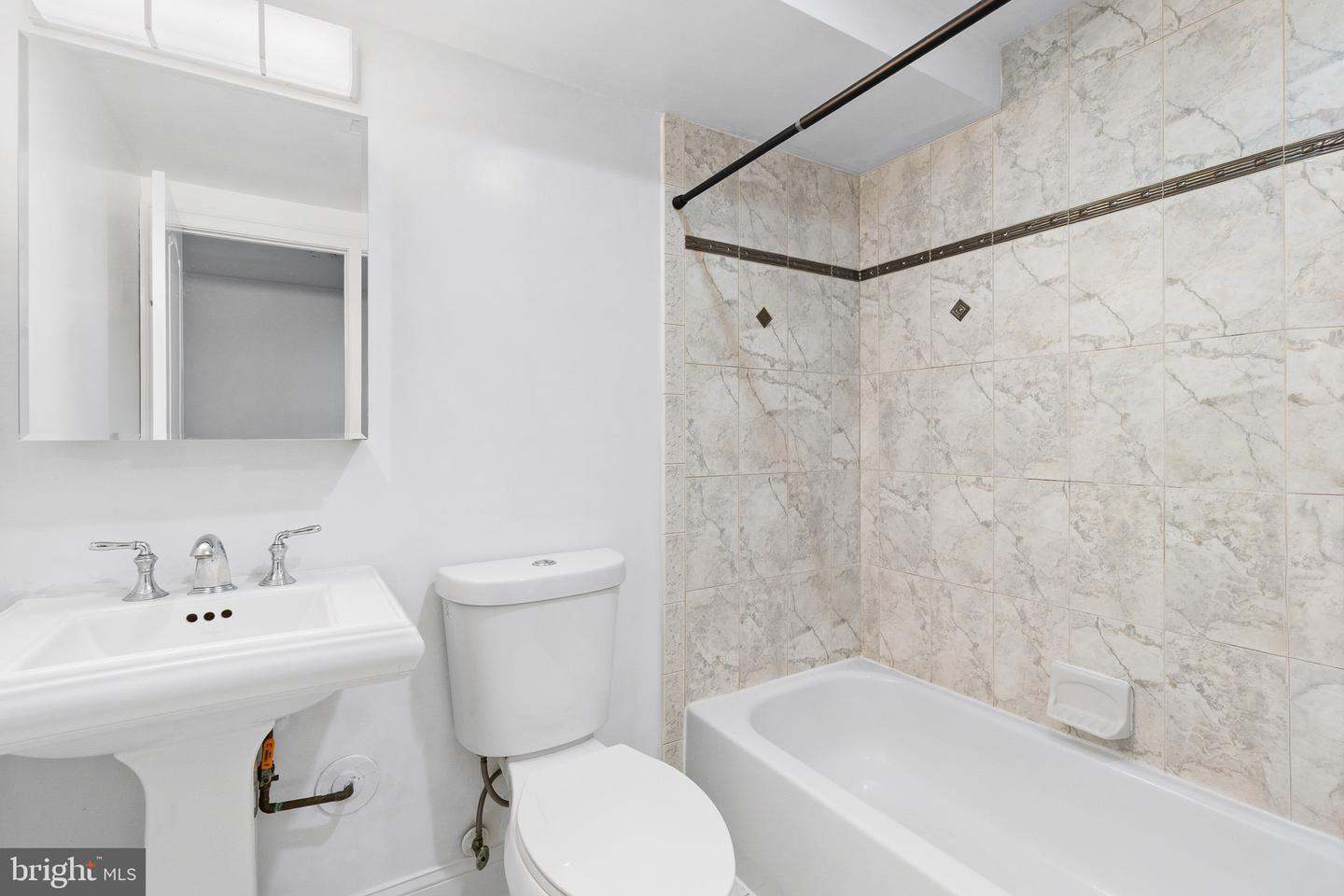 1929 1st St Nw #t3 Property Photo 16