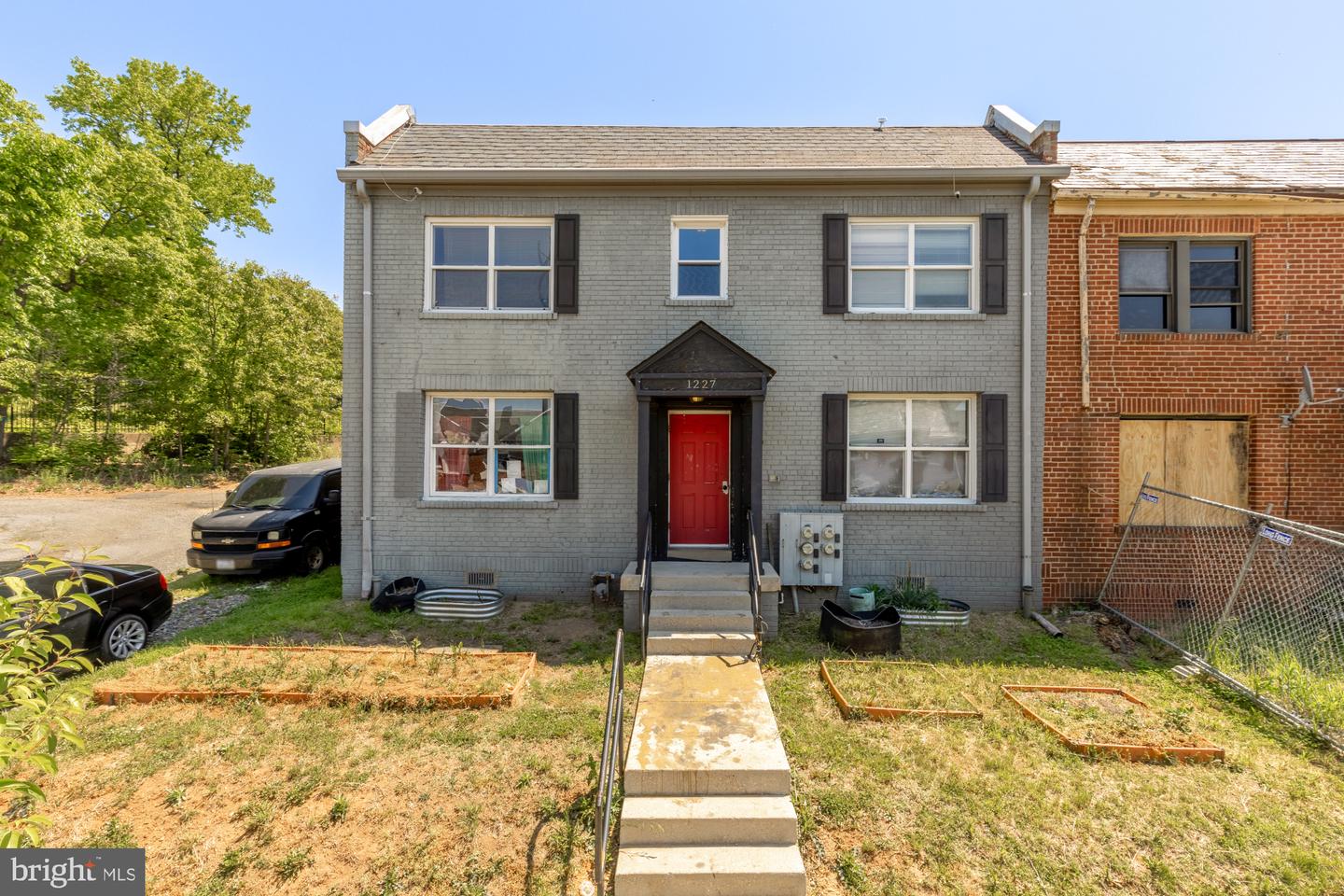 1227 18TH PL NE Property Photo 1