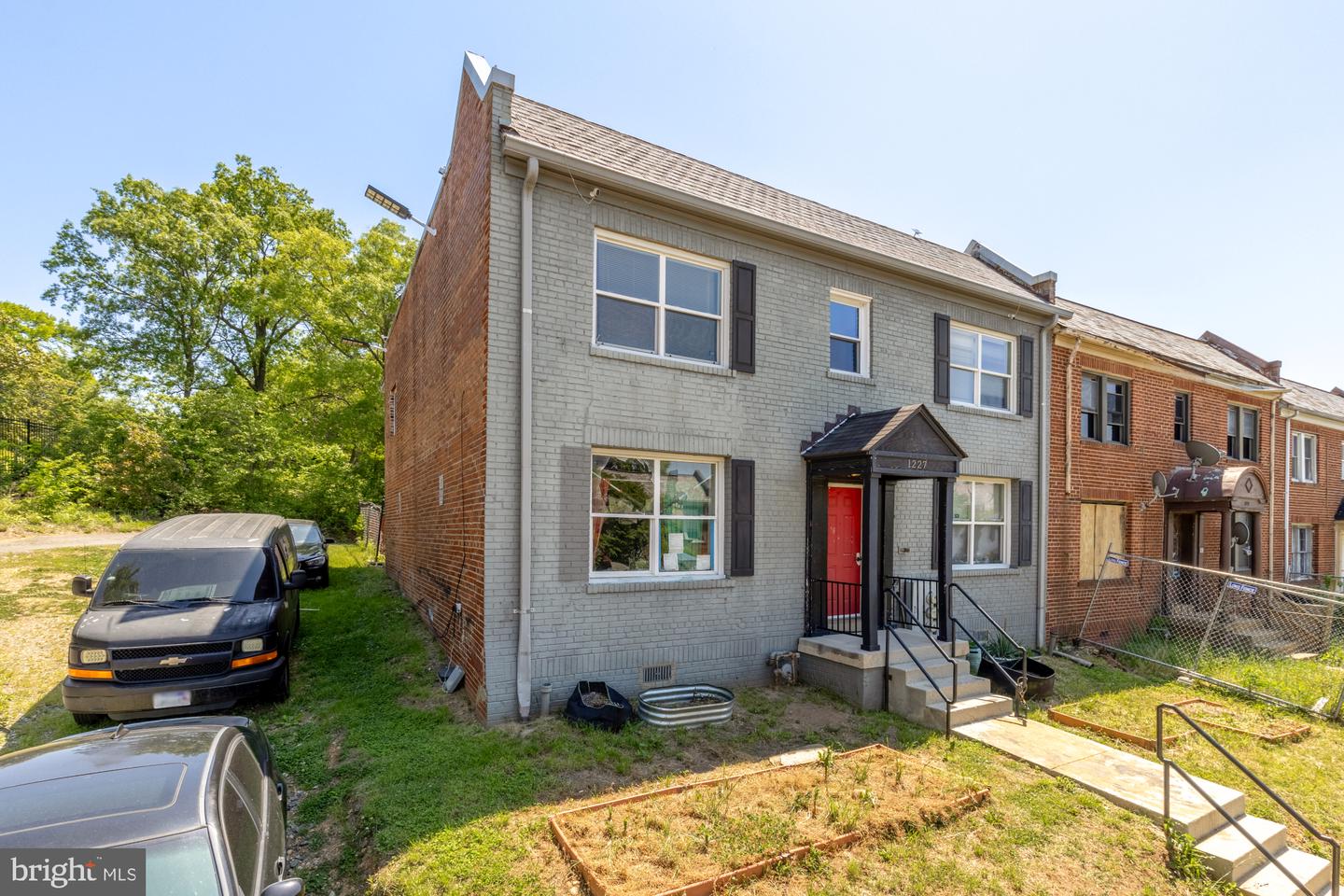 1227 18th Pl Ne Property Photo 3