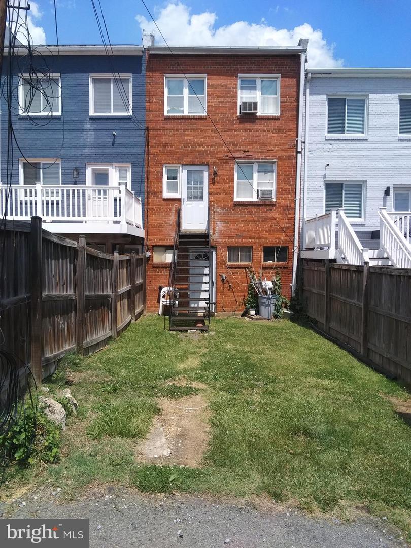 2222 16th St Ne Property Photo 2