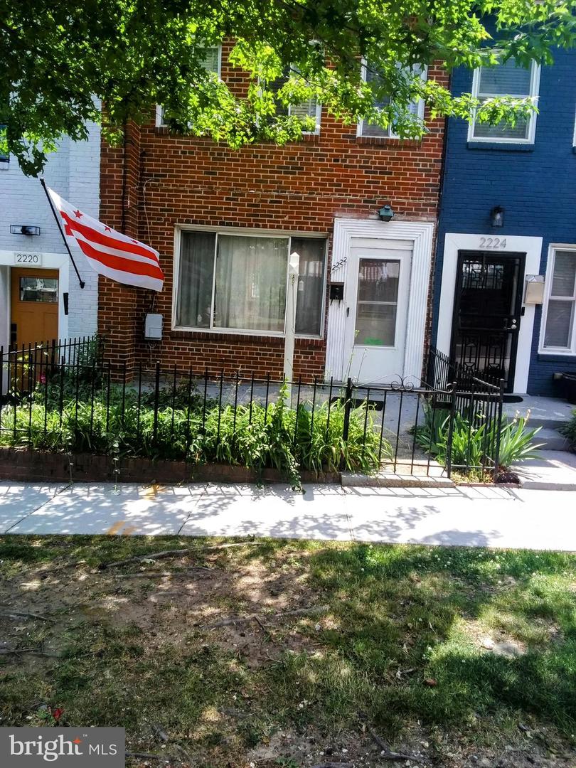 2222 16th St Ne Property Photo 3