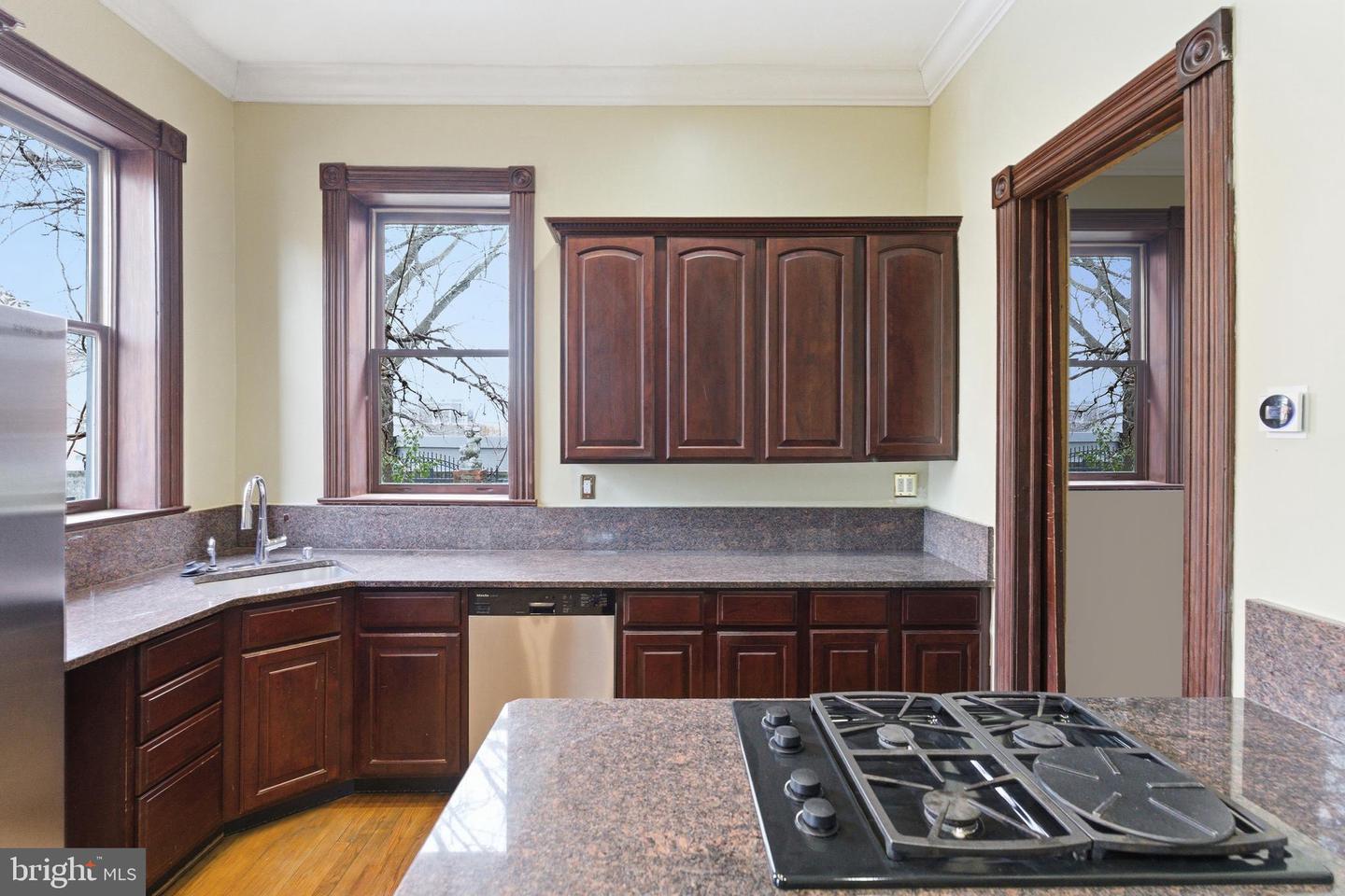 1827 13th St Nw Property Photo 8