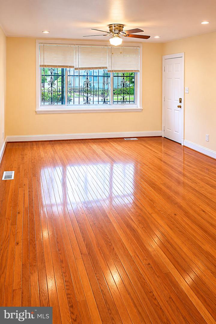 59 Galveston Pl Sw #1 Property Photo 2