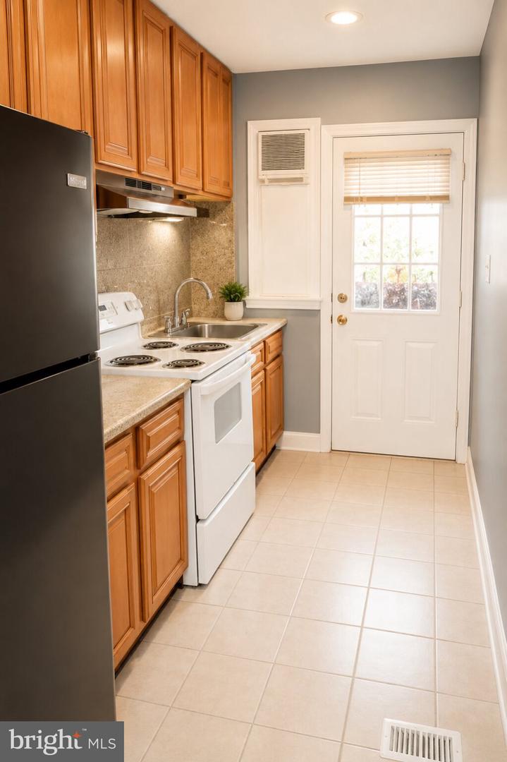 59 Galveston Pl Sw #2 Property Photo 3