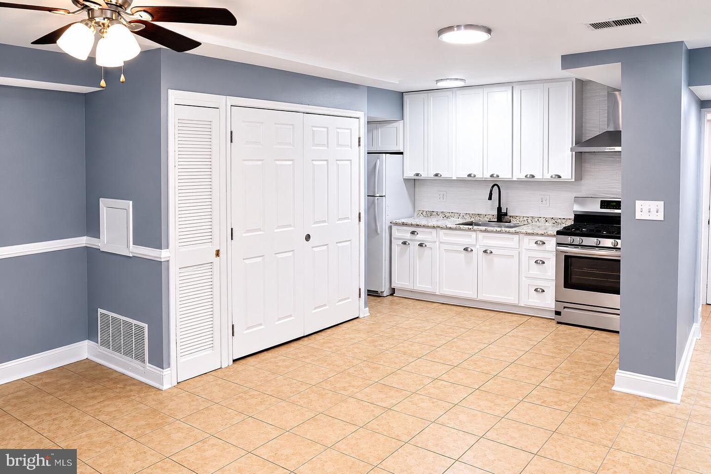 63 GALVESTON PL SW #B Property Photo 1