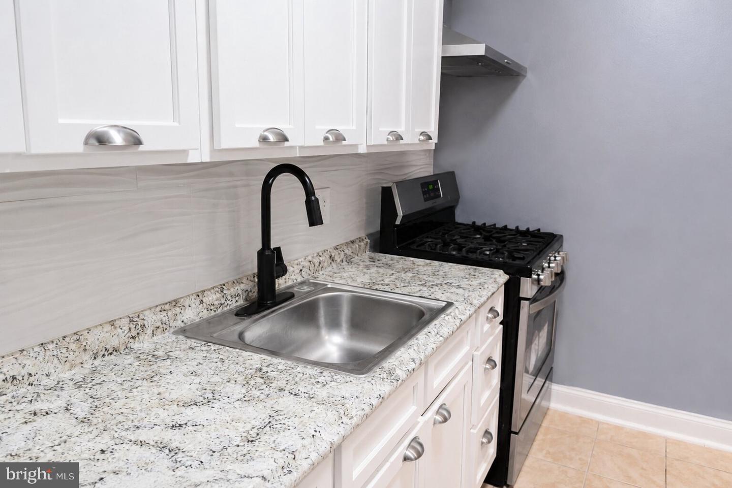 63 Galveston Pl Sw #b Property Photo 3