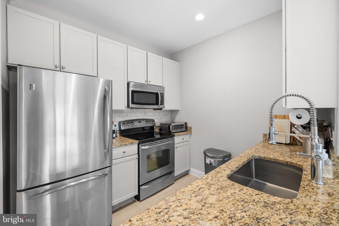 1391 Pennsylvania Ave Se #425 Property Photo 3