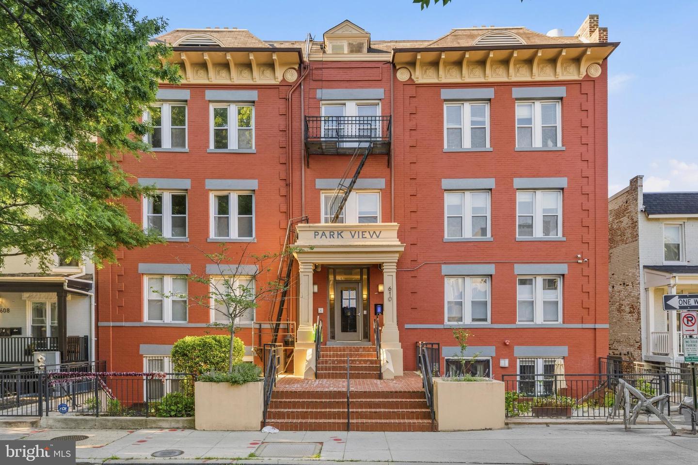 610 Irving St Nw #105 Property Photo 1