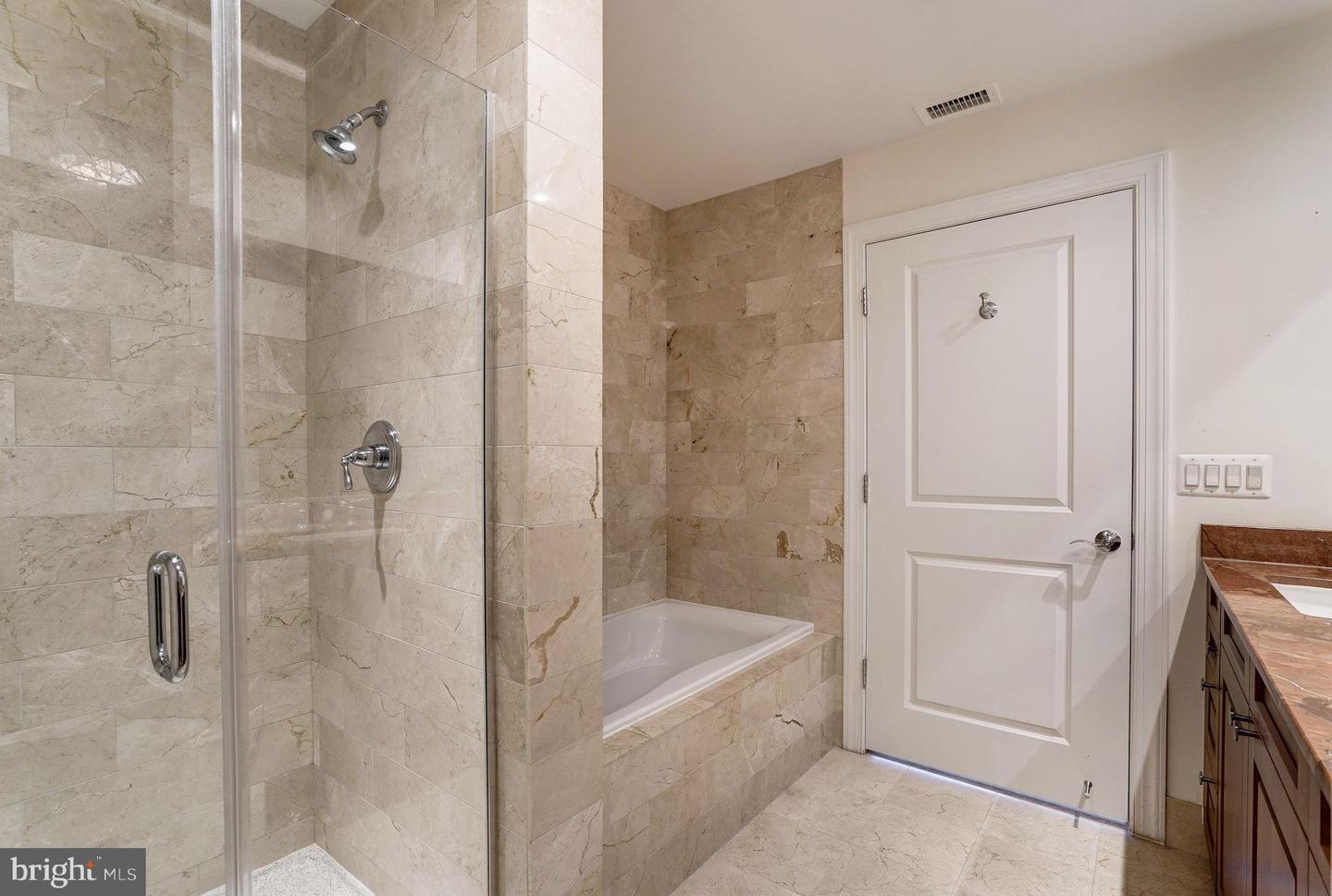 2425 L St Nw #736 Property Photo 19