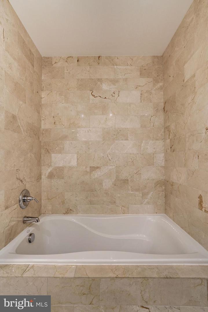 2425 L St Nw #736 Property Photo 20