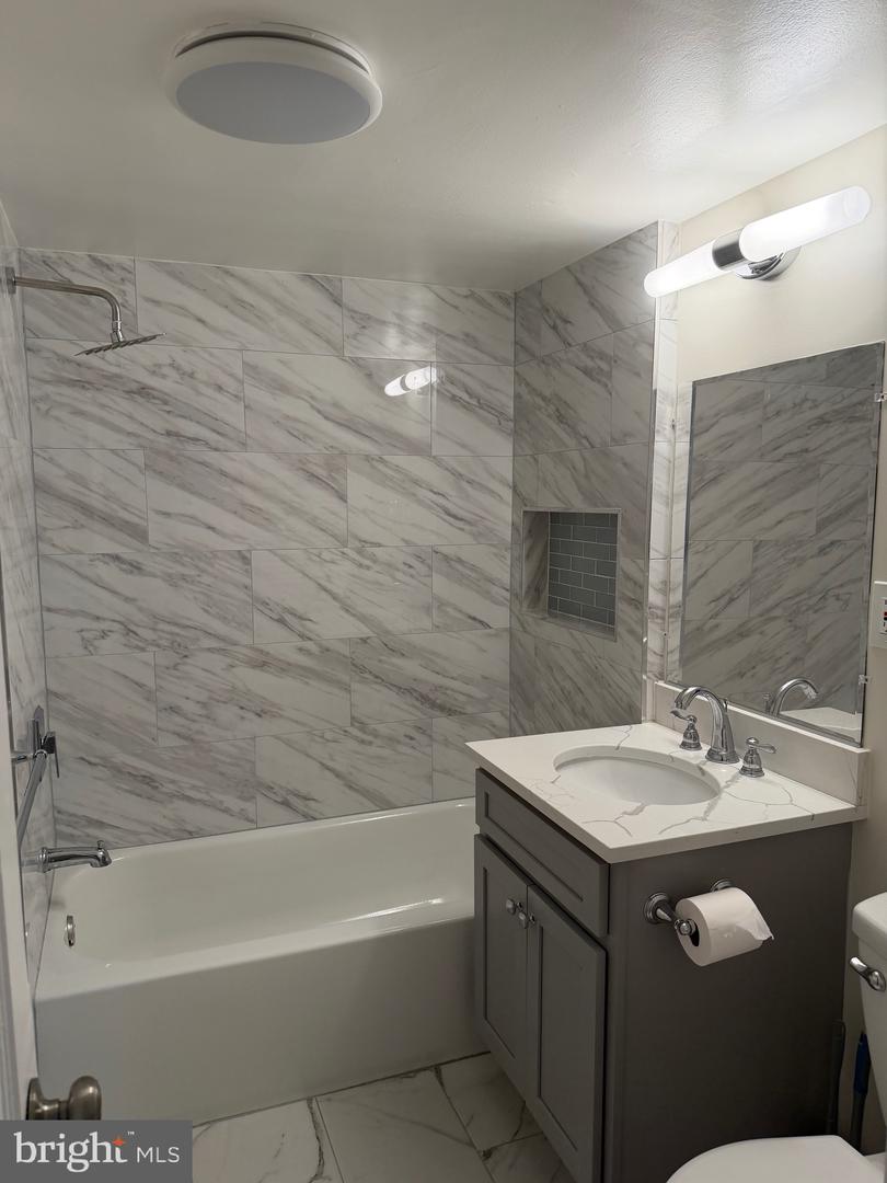 3816 V St Se #102 Property Photo 5