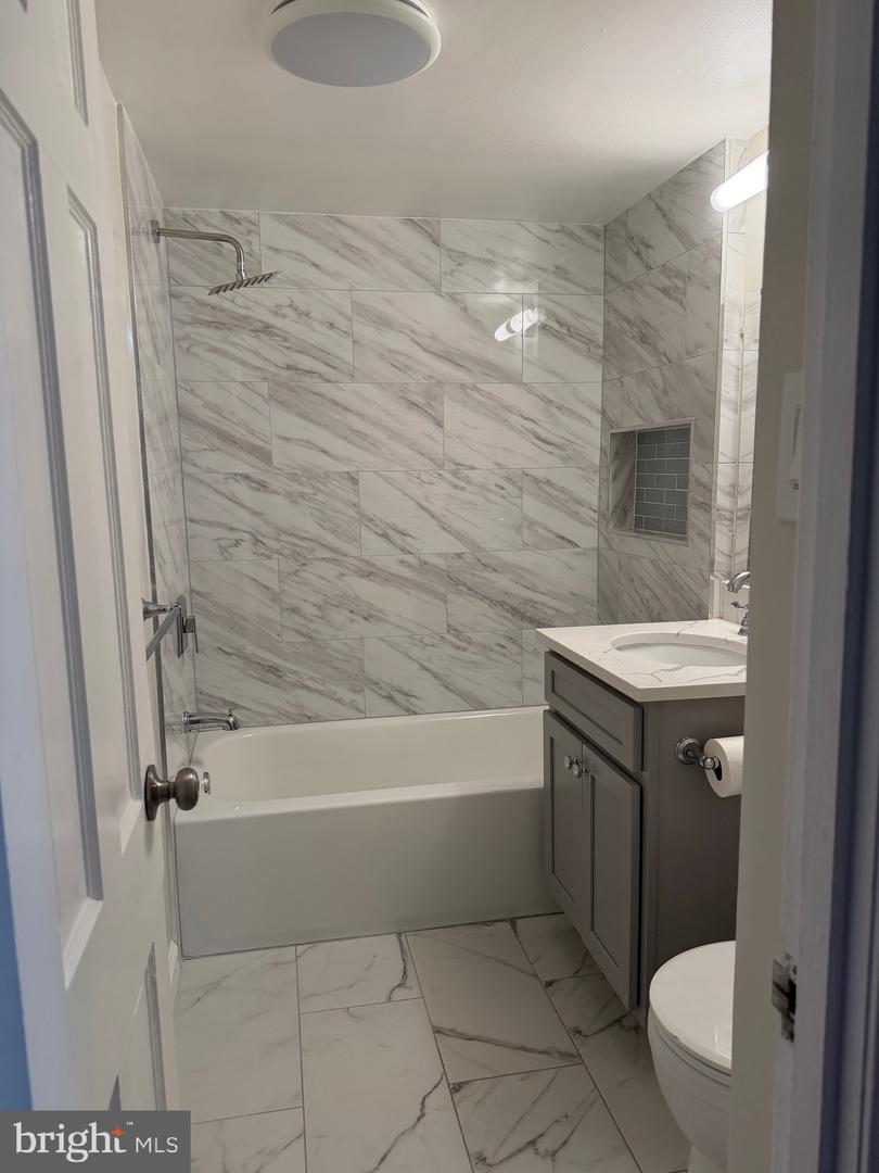 3816 V St Se #102 Property Photo 6