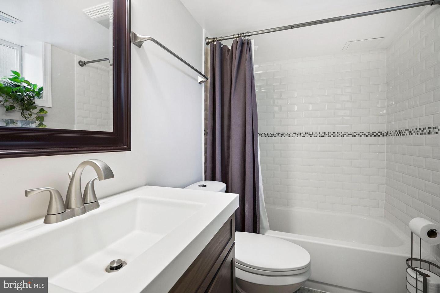 2410 South Dakota Ave Ne Property Photo 9
