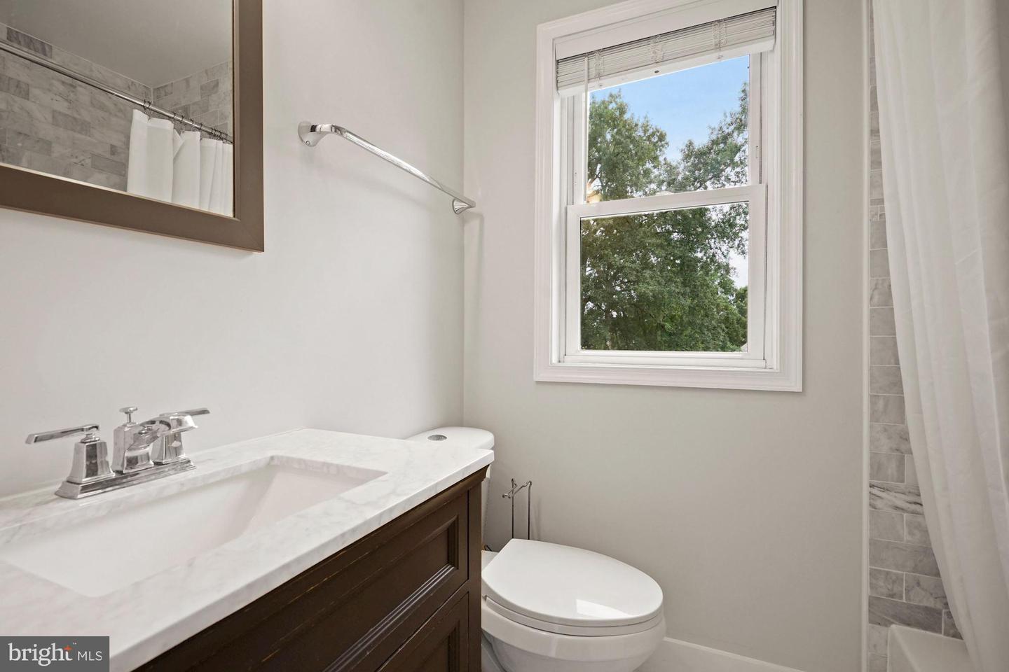 2410 South Dakota Ave Ne Property Photo 24